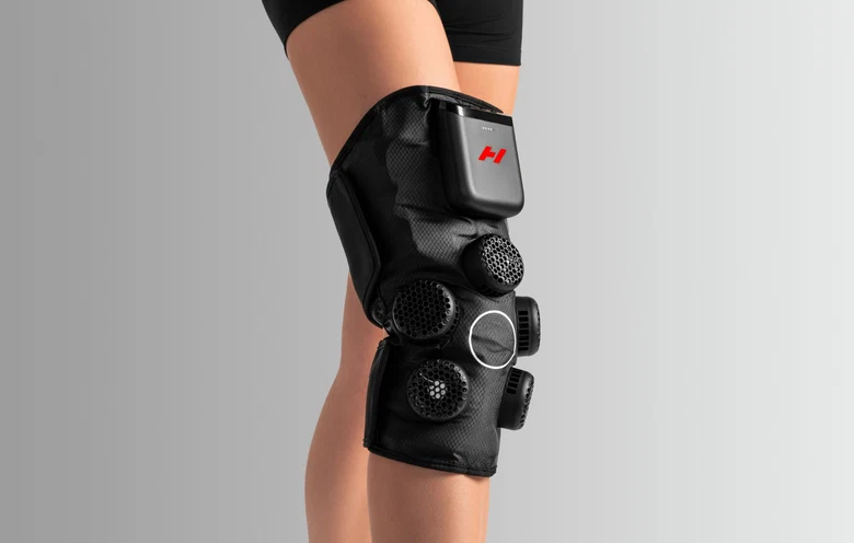 Hyperice X 2 Knee cihazının diz bölgesinde sıcak modda kullanımı